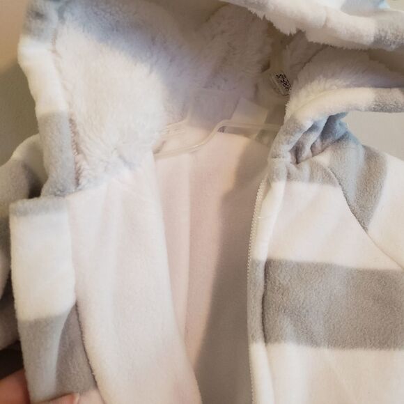 OLD NAVY FLEECE JUMPSUIT SIZE 3-6 Months - Picture 4 of 6